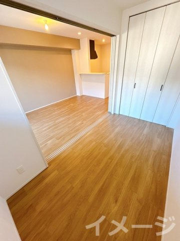 【洋室】 | Louis Apartment 吹田東リバーパーク