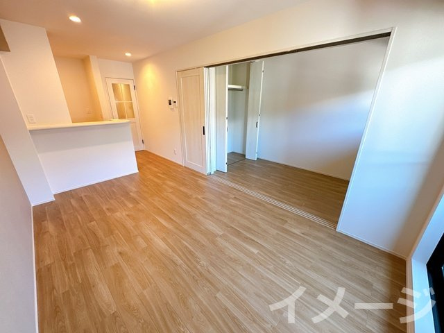 【居間・リビング】 | Louis Apartment 吹田東リバーパーク