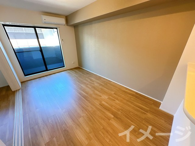 【洋室】 | Louis Apartment 吹田東リバーパーク