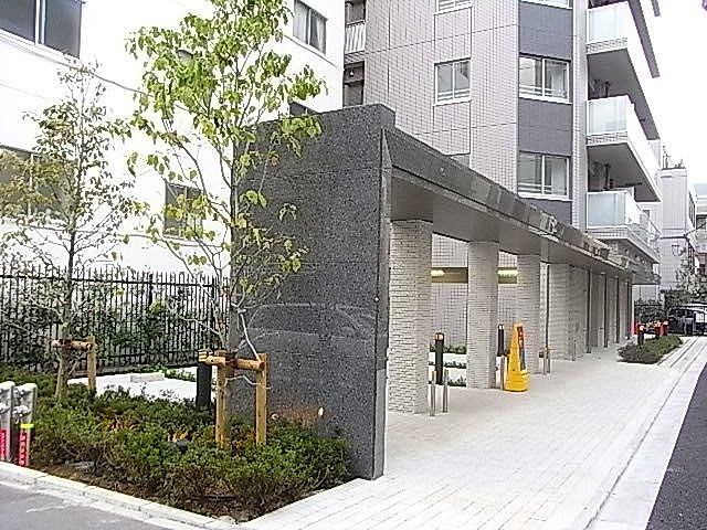 パークリュクス本郷のエントランス