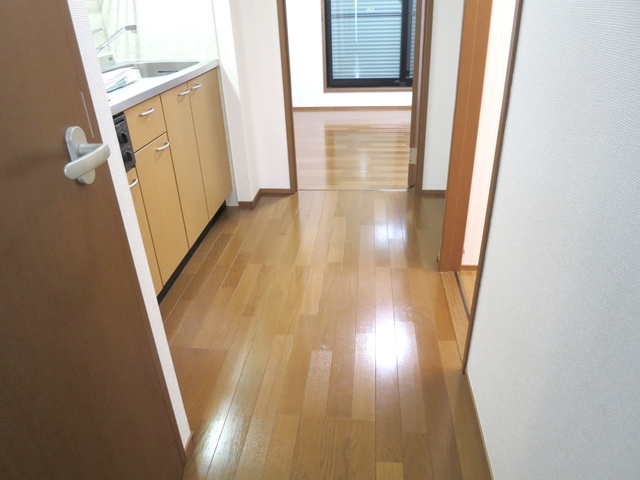 みらくるりーふの居間・リビング|玄関からお部屋までの眺めです♪