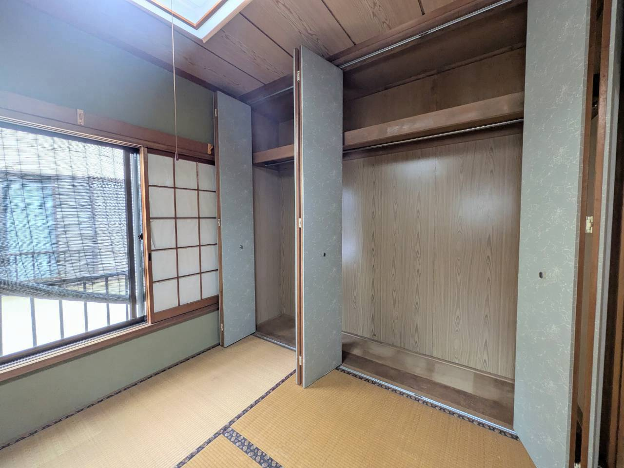 中古戸建て 大字青木（東飯能駅）750万円 埼玉県飯能市 駐車場スペース２台分付の収納|収納が多く、広々していて大変助かります。
