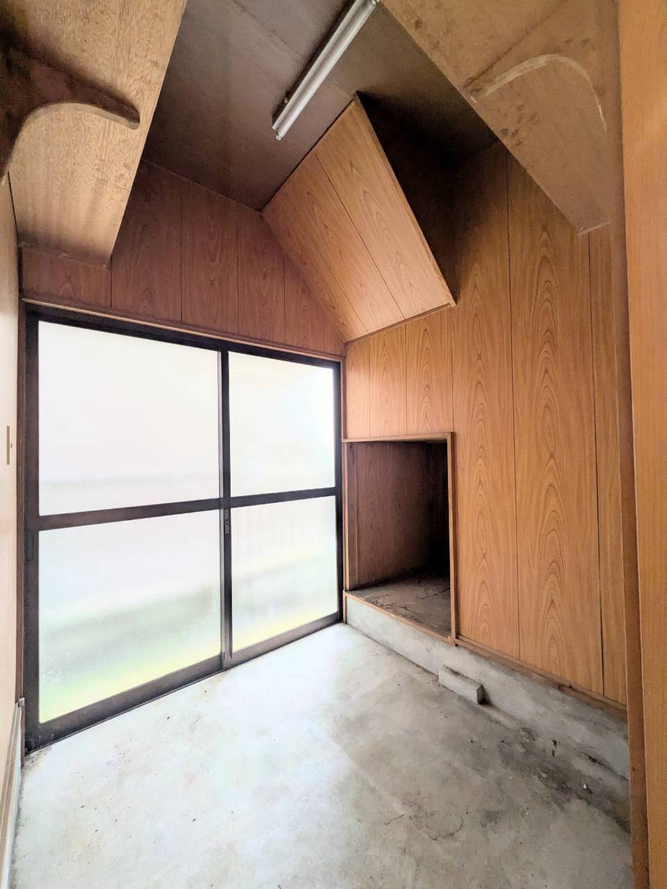 中古戸建て 大字青木（東飯能駅）690万円 埼玉県飯能市 駐車場スペース２台分付のその他|大きな荷物もスッキリ納まる便利な土間納戸スペースです。季節物の家電・園芸道具・アウトドア用品などもまとめて収納でき、住空間を広く快適に保てます。
