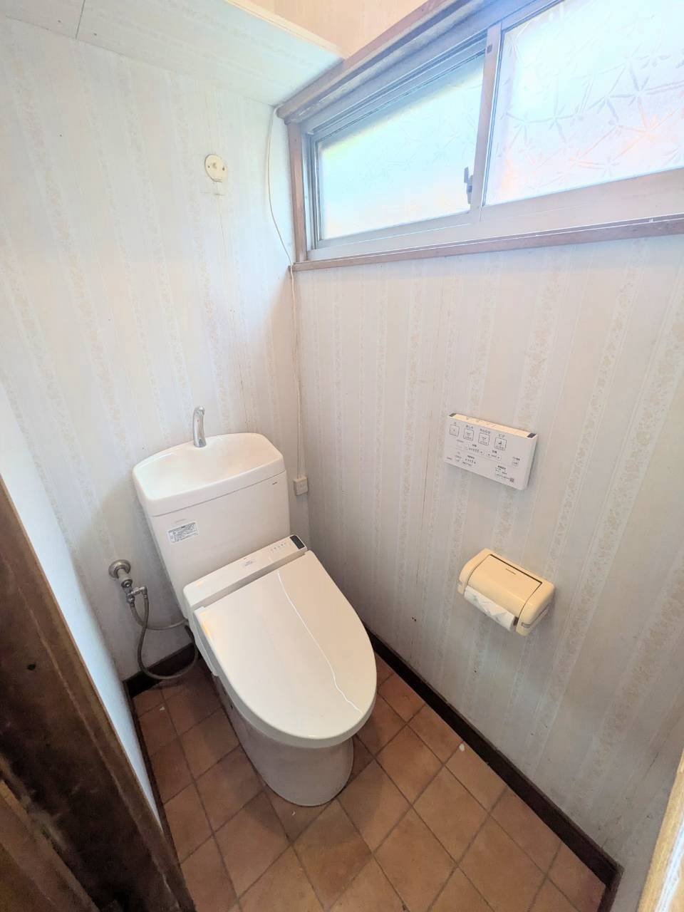 飯能市青木中古戸建のトイレ