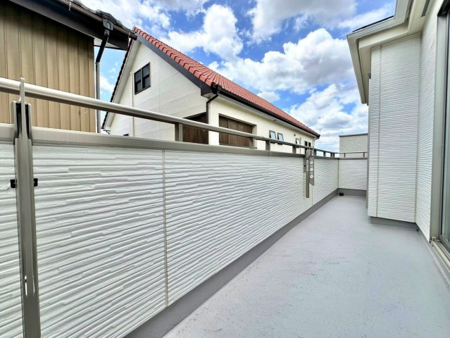 ハートフルタウン　豊田市畝部東町２期のバルコニー|家族の洗濯物もまとめて干せる、広さと使いやすさを兼ね備えたバルコニー。家事効率もぐっと高まります。