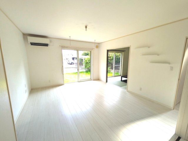 茂原市早野　中古戸建の居間・リビング|敷地約83坪 都市ガス上下水 水害歴無し ４SLDK 車4台可能  茂原市立茂原小学校徒歩約14分