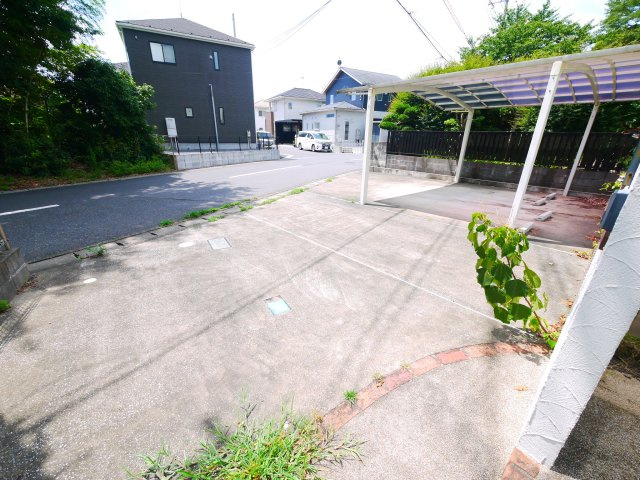 茂原市早野　中古戸建の駐車場|敷地約83坪 都市ガス上下水 水害歴無し ４SLDK 車4台可能  茂原市立茂原小学校徒歩約14分