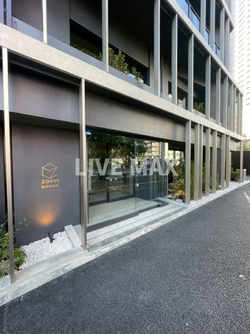 【エントランス】ZOOM新宿御苑前