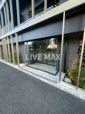 【エントランス】ZOOM新宿御苑前 