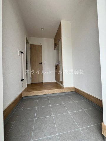 リナージュ下地町４号棟の玄関