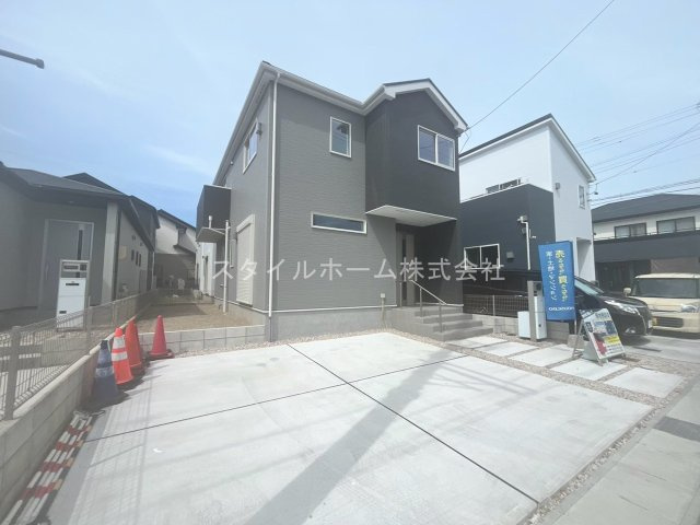 リナージュ下地町４号棟の駐車場