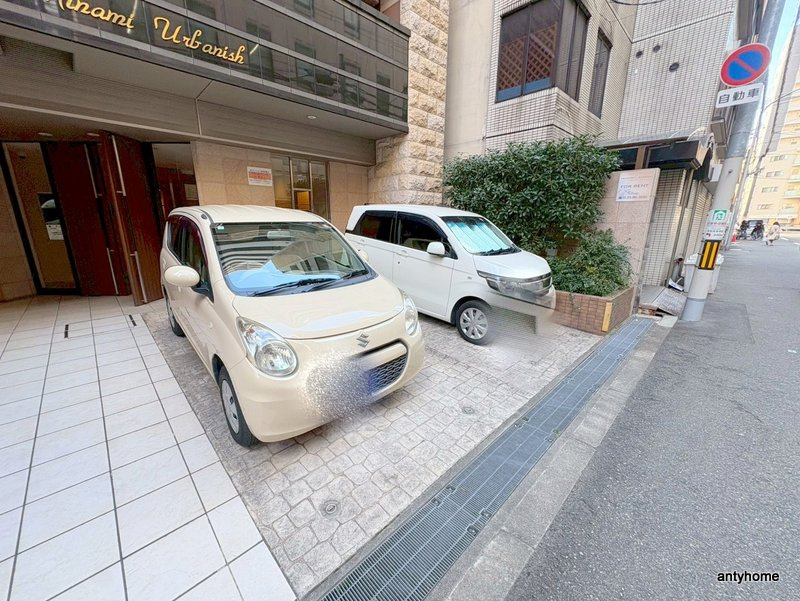プレサンス難波南アーバニッシュ 仲介手数料無料の駐車場