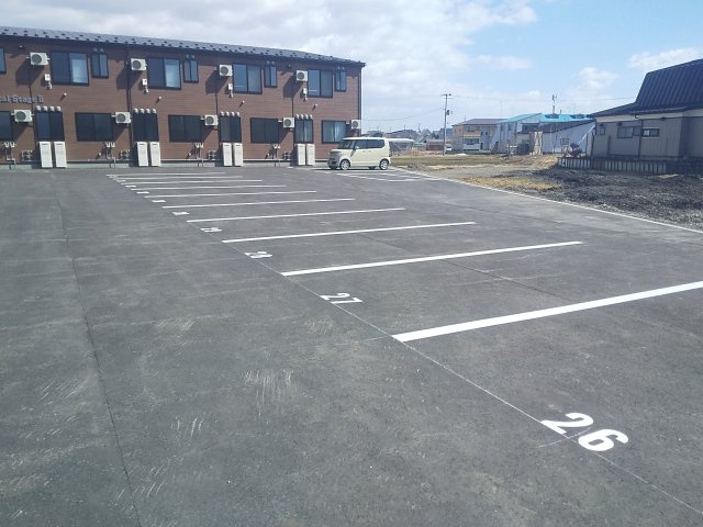 クリスタルステージⅡの駐車場