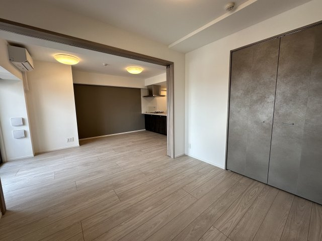 コンシェリア町屋の寝室|広くて明るい寝室