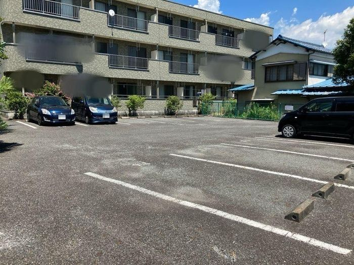 エクメネーキヤⅡの駐車場