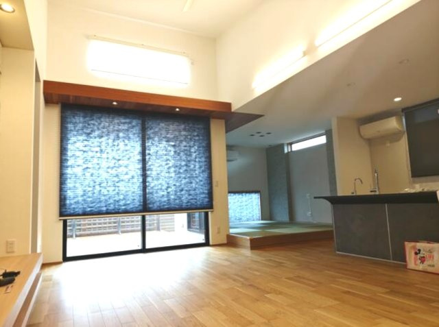 茂原市茂原　平屋中古戸建の居間・リビング|令和4年4月築5SLDK平屋ガレージ1台 計3台可能 都市が市上下水 リビング約23帖 ウッドデッキ