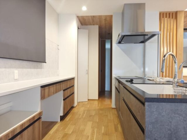 茂原市茂原　平屋中古戸建のキッチン|令和4年4月築5SLDK平屋ガレージ1台 計3台可能 都市が市上下水 リビング約23帖 ウッドデッキ