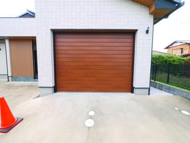 茂原市茂原　平屋中古戸建の駐車場|令和4年4月築5SLDK平屋ガレージ1台 計3台可能 都市が市上下水 リビング約23帖 ウッドデッキ