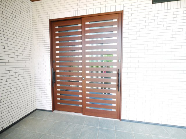 茂原市茂原　平屋中古戸建の玄関|令和4年4月築5SLDK平屋ガレージ1台 計3台可能 都市が市上下水 リビング約23帖 ウッドデッキ