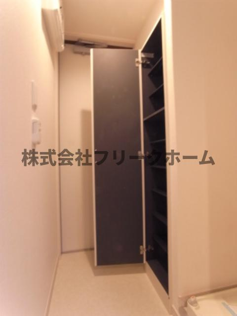 小金井市東町３丁目の賃貸マンションの玄関