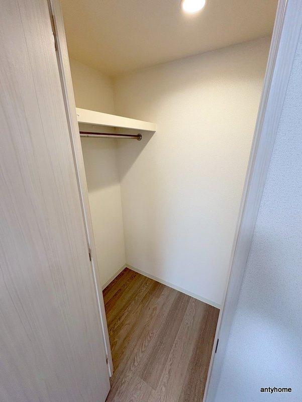 プレサンス　ＤＯＭＥＣＩＴＹ　コレーレ　仲介手数料無料の収納