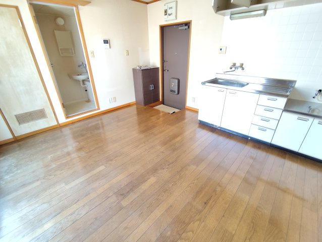 ハウスアツタの洋室