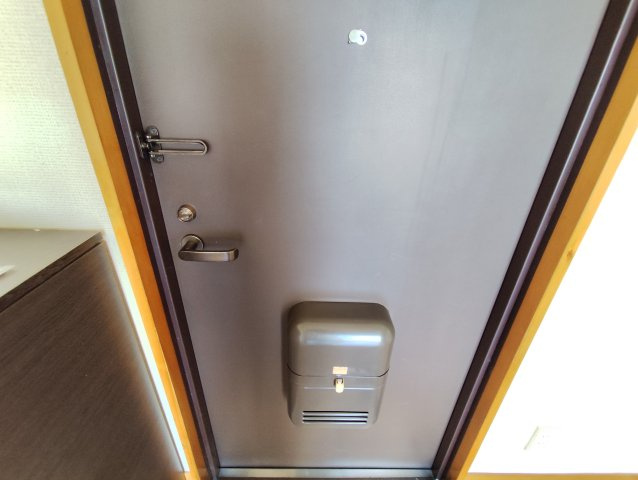 ハウスアツタの玄関