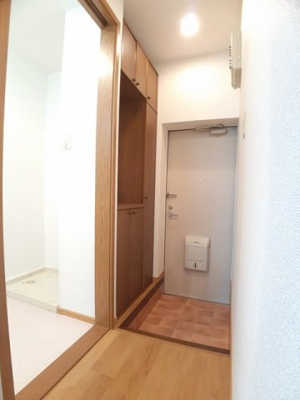 【玄関】 | エルディー和田 | 明るい玄関です