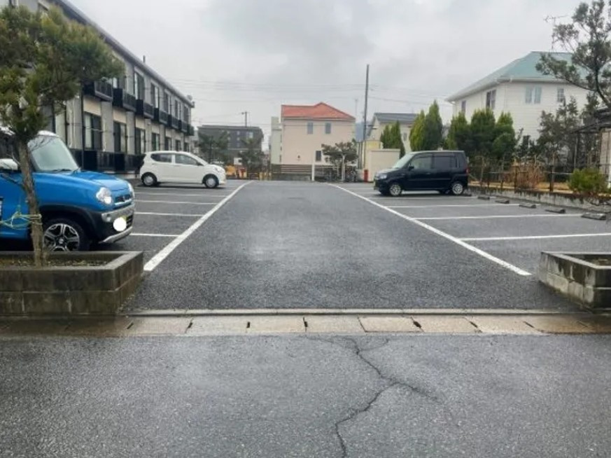 レオパレスたんぽぽの駐車場