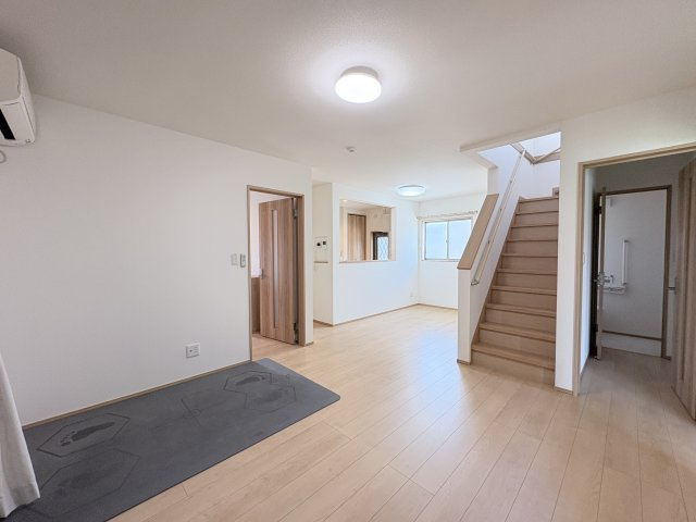 【居間・リビング】 | 本庄市今井　中古戸建
