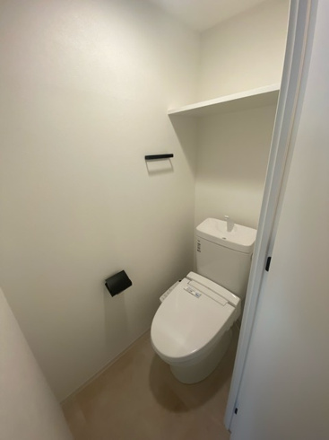 温水洗浄便座付きのトイレです♪