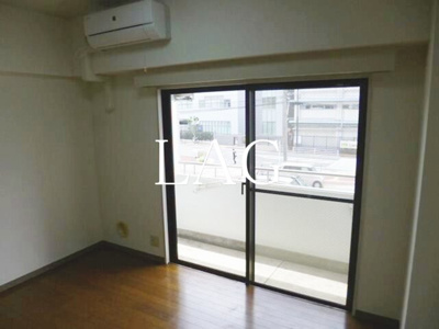 【居間・リビング】 | ハイシティ弁天 | 洋室のお部屋です。