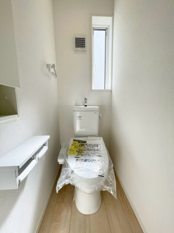 安曇野市豊科第１０のトイレ|1、2階それぞれにトイレ完備！温水洗浄便座機能付きです♪