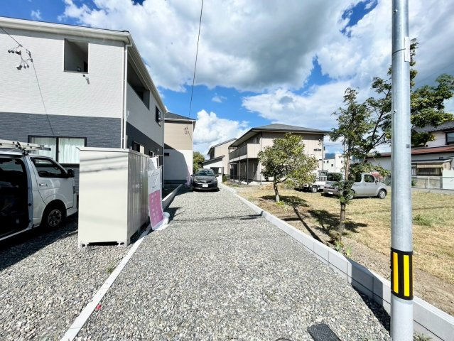 安曇野市豊科第１０の前面道路含む現地写真