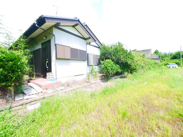 茂原市千町　平屋中古戸建の前面道路含む現地写真|平成10年9月築 ４DK平屋 駐車場がありません（近隣貸駐車無し）含め自然豊かな閑静な立地 