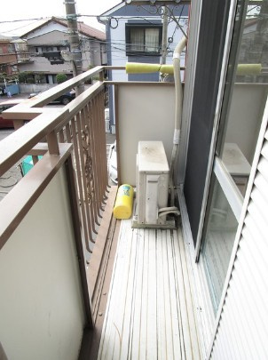 町田市金森１丁目のアパートのバルコニー