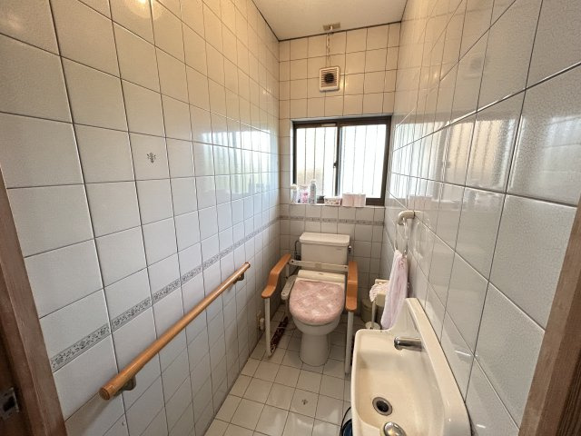 阿南市中大野町北傍示中古戸建のトイレ