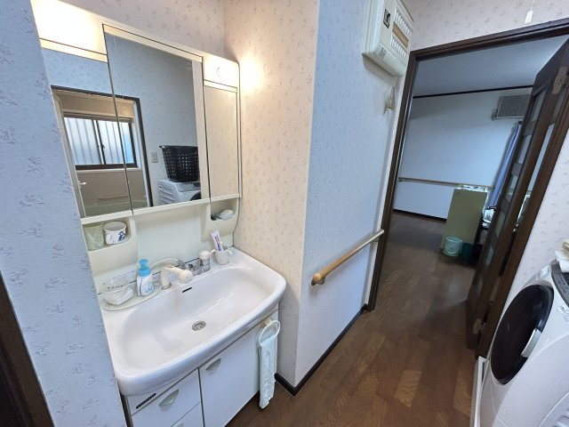 阿南市中大野町北傍示中古戸建の洗面所