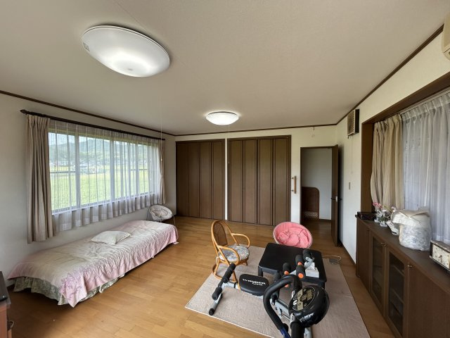 阿南市中大野町北傍示中古戸建の洋室