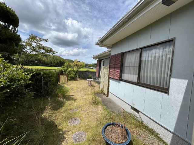 阿南市中大野町北傍示中古戸建の庭