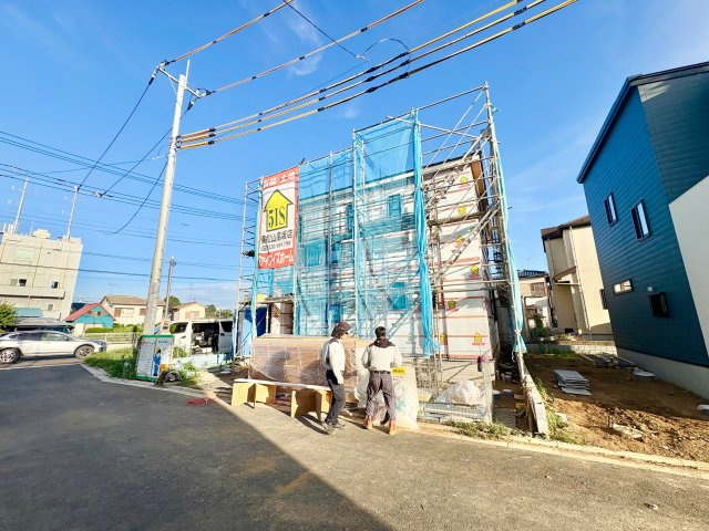 《仲介手数料半額》坂戸市鎌倉町　新築戸建　全6棟　5号棟の前面道路含む現地写真