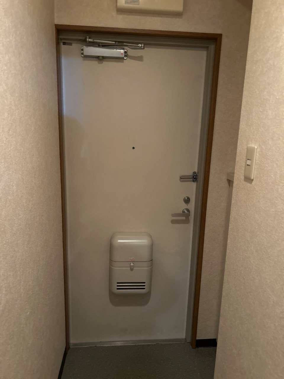 松戸市三矢小台４丁目の賃貸マンションの玄関