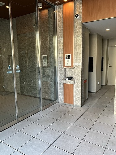 ＯＫＢアヴェニール菊井町の玄関|オートロック
