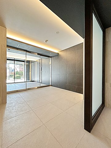 BLESTON COURT MIZUHOUNDOJOHIGASHIのエントランス