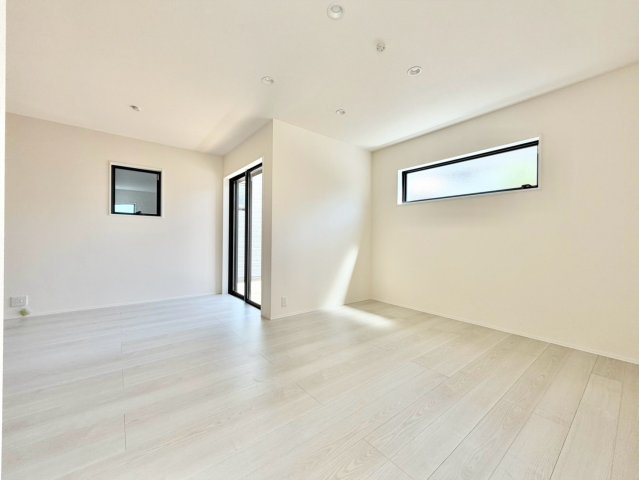 リーブルガーデン　岡崎市緑丘の居間・リビング|家族が自然と集まる広々としたリビング。お子様の成長を見守りながら過ごせます。