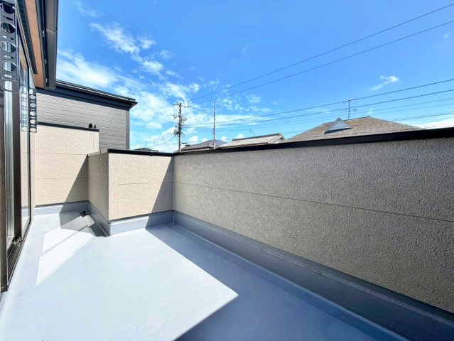リーブルガーデン　岡崎市緑丘のバルコニー|家族の洗濯物もまとめて干せる、広さと使いやすさを兼ね備えたバルコニー。家事効率もぐっと高まります。