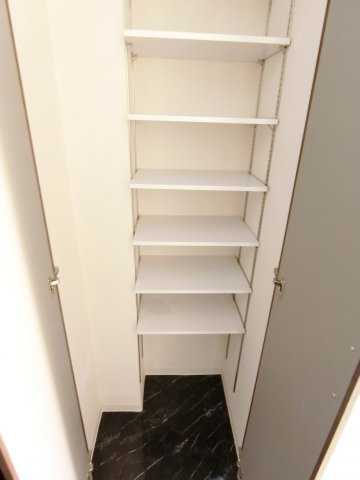サンクラッソ茨木駅前の収納