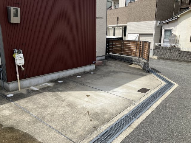 ボンヌの駐車場