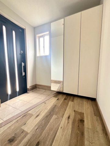 【玄関】 | 茅ヶ崎市中海岸4丁目中古戸建 | 1階東玄関