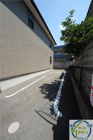カレットカーサの駐車場
